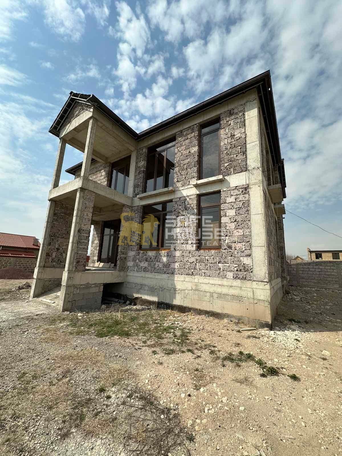 Վաճառքի շքեղ առանձնատուն