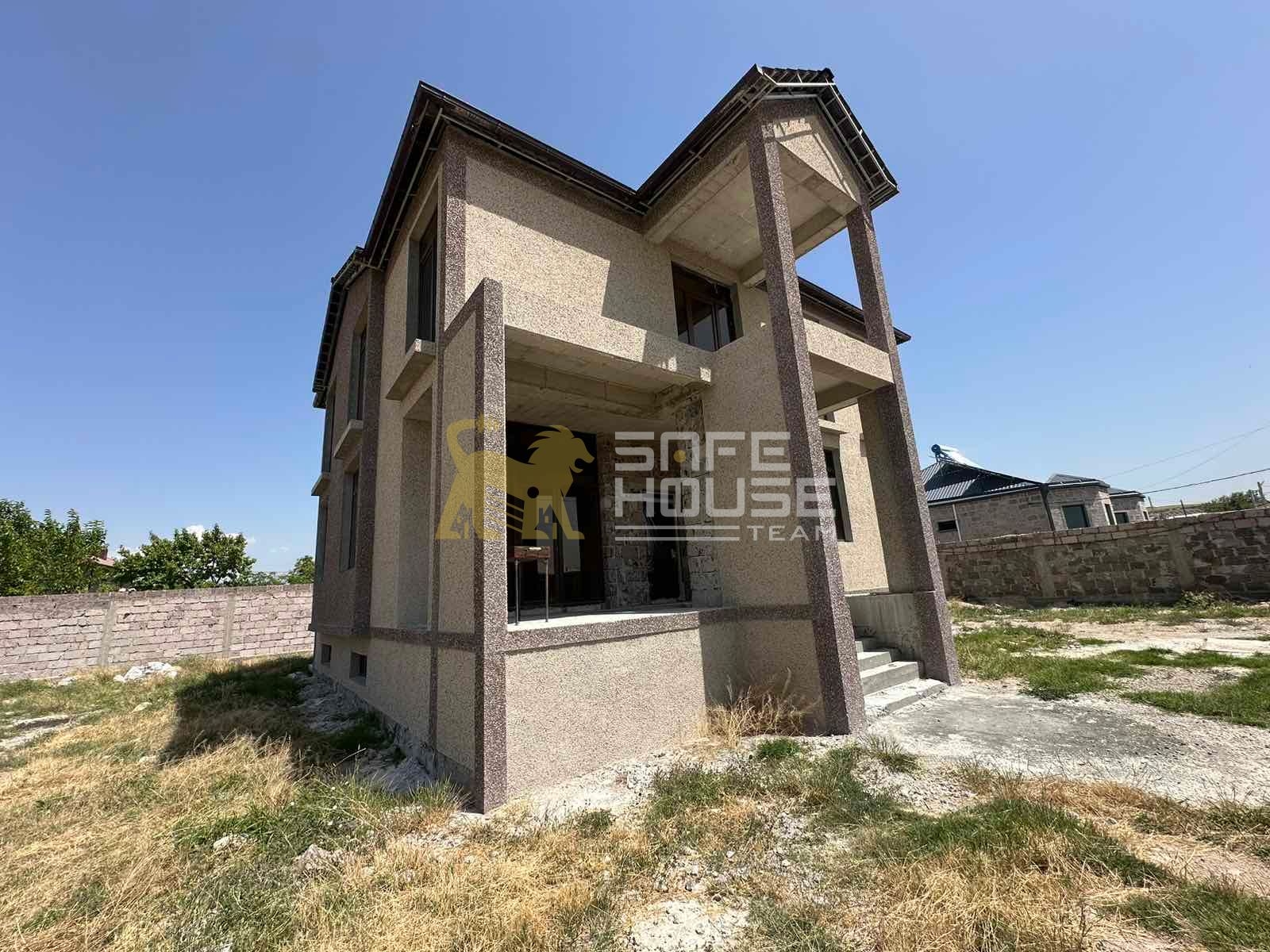 Վաճառքի շքեղ առանձնատուն