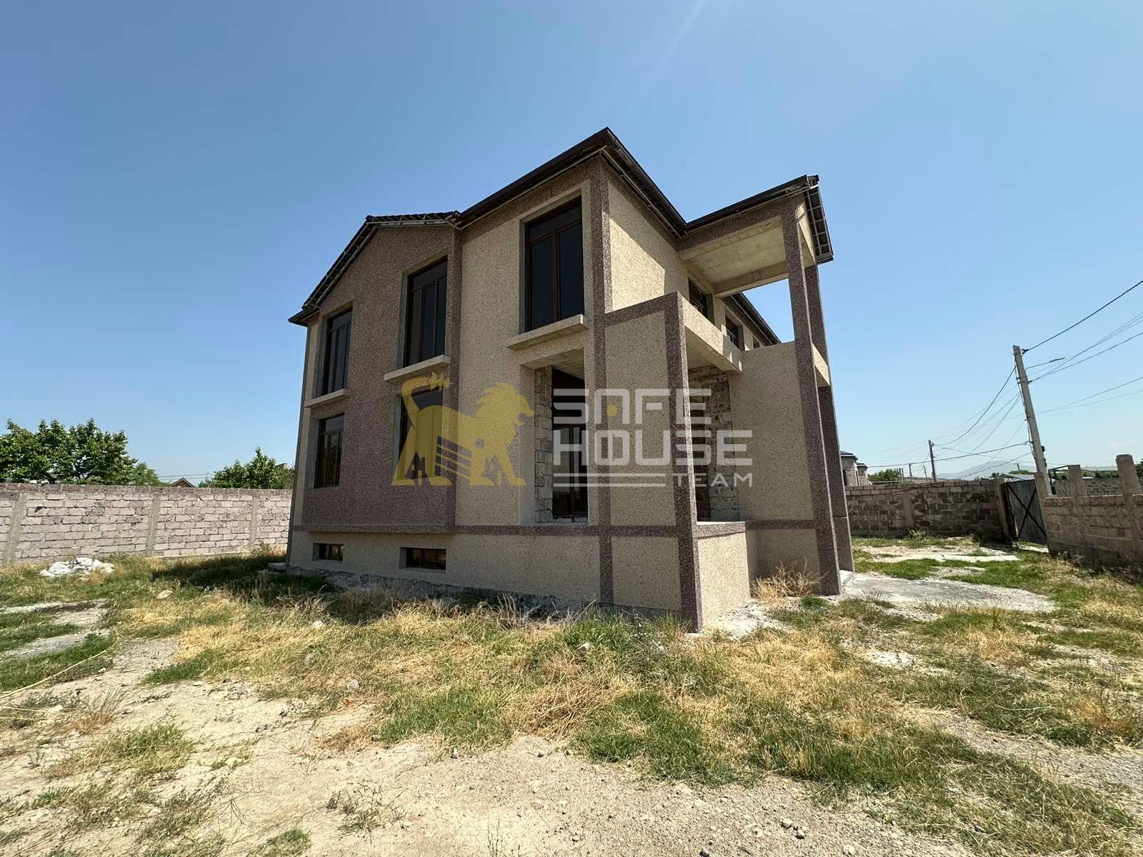 Վաճառքի շքեղ առանձնատուն