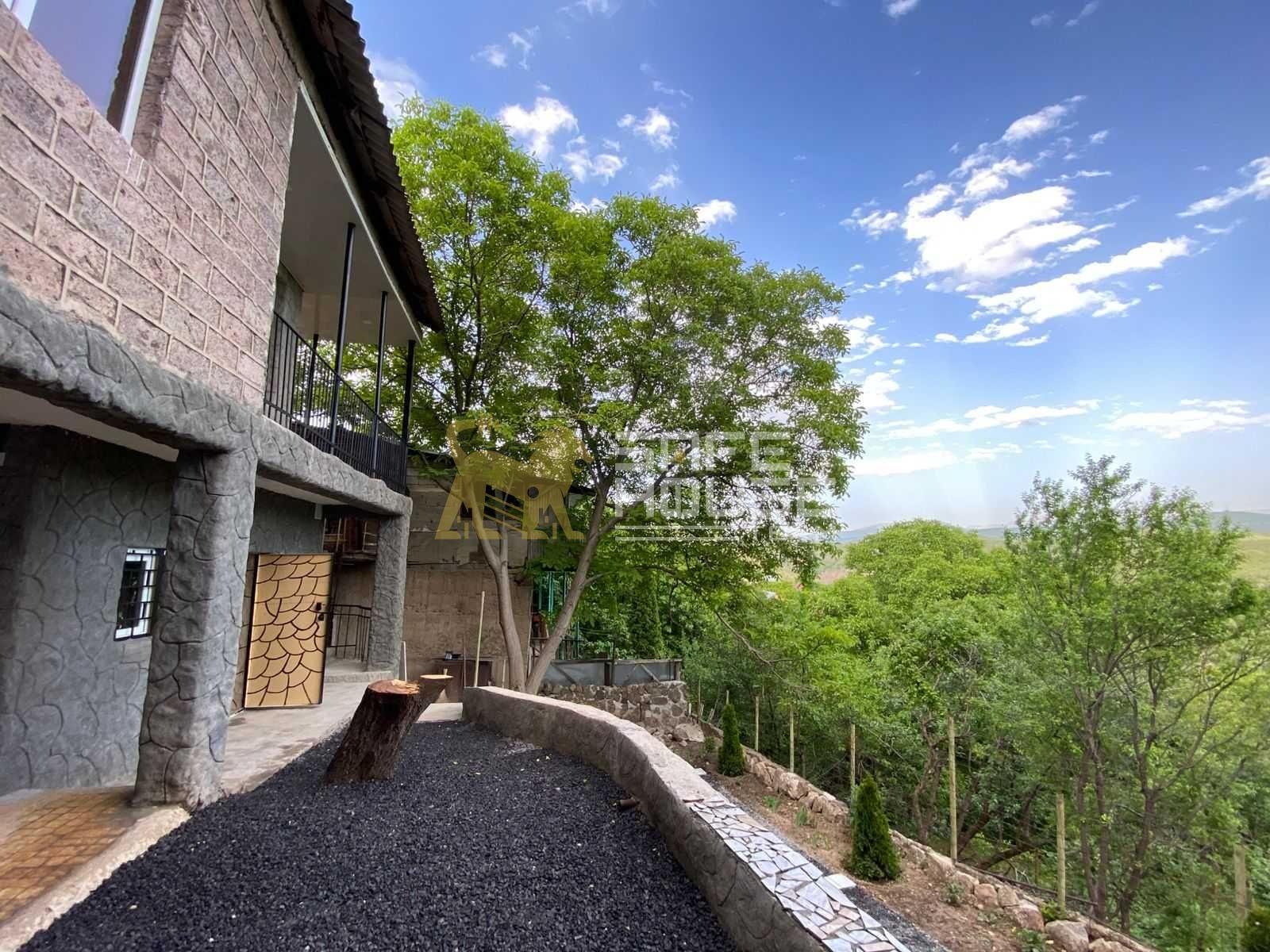2 Սենյականոց  ամառանոց,   Կապիտալ Վերանորոգված։