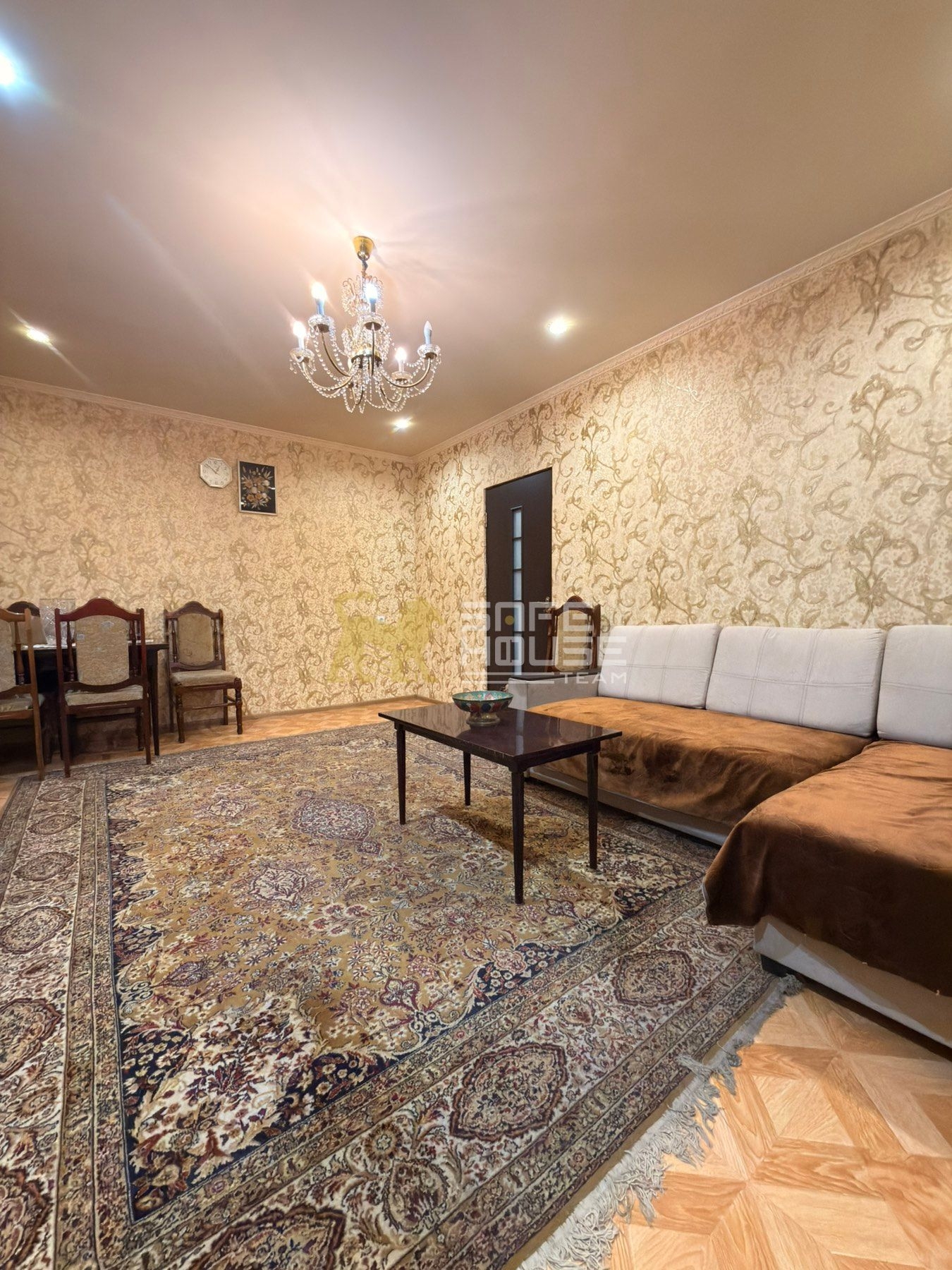 Վաճառքի 4 սենյականոց բնակարան 