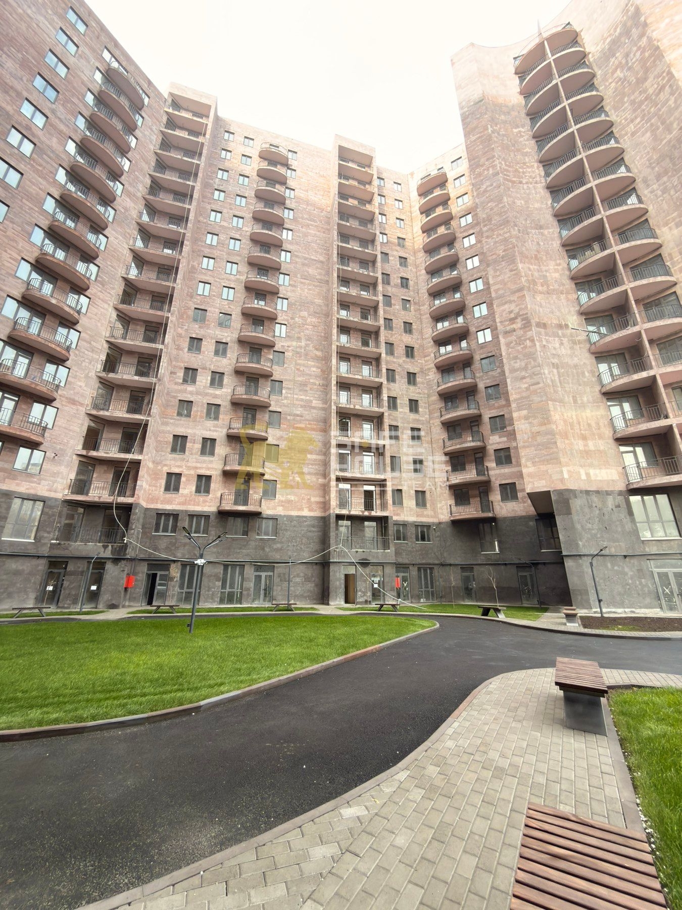 Վաճառքի 3 սենյականոց բնակարան 