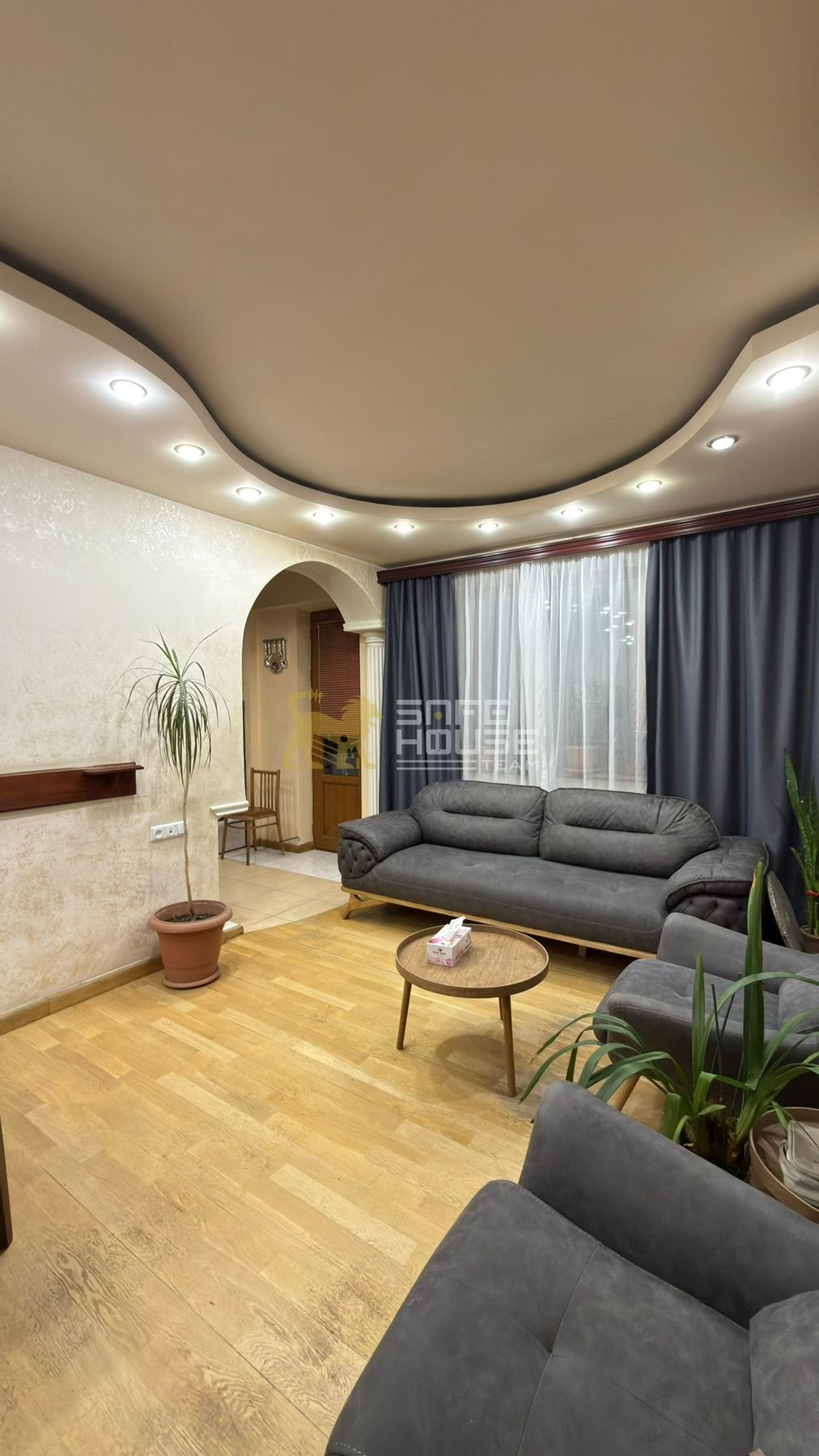 Վաճառքի 4 սենյականոց բնակարան