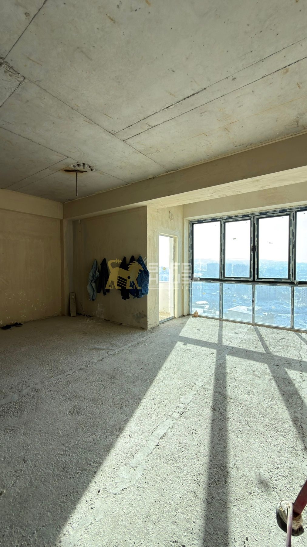 Վաճառքի 4 սենյականոց բնակարան