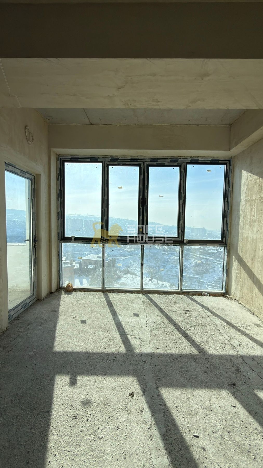 Վաճառքի 4 սենյականոց բնակարան