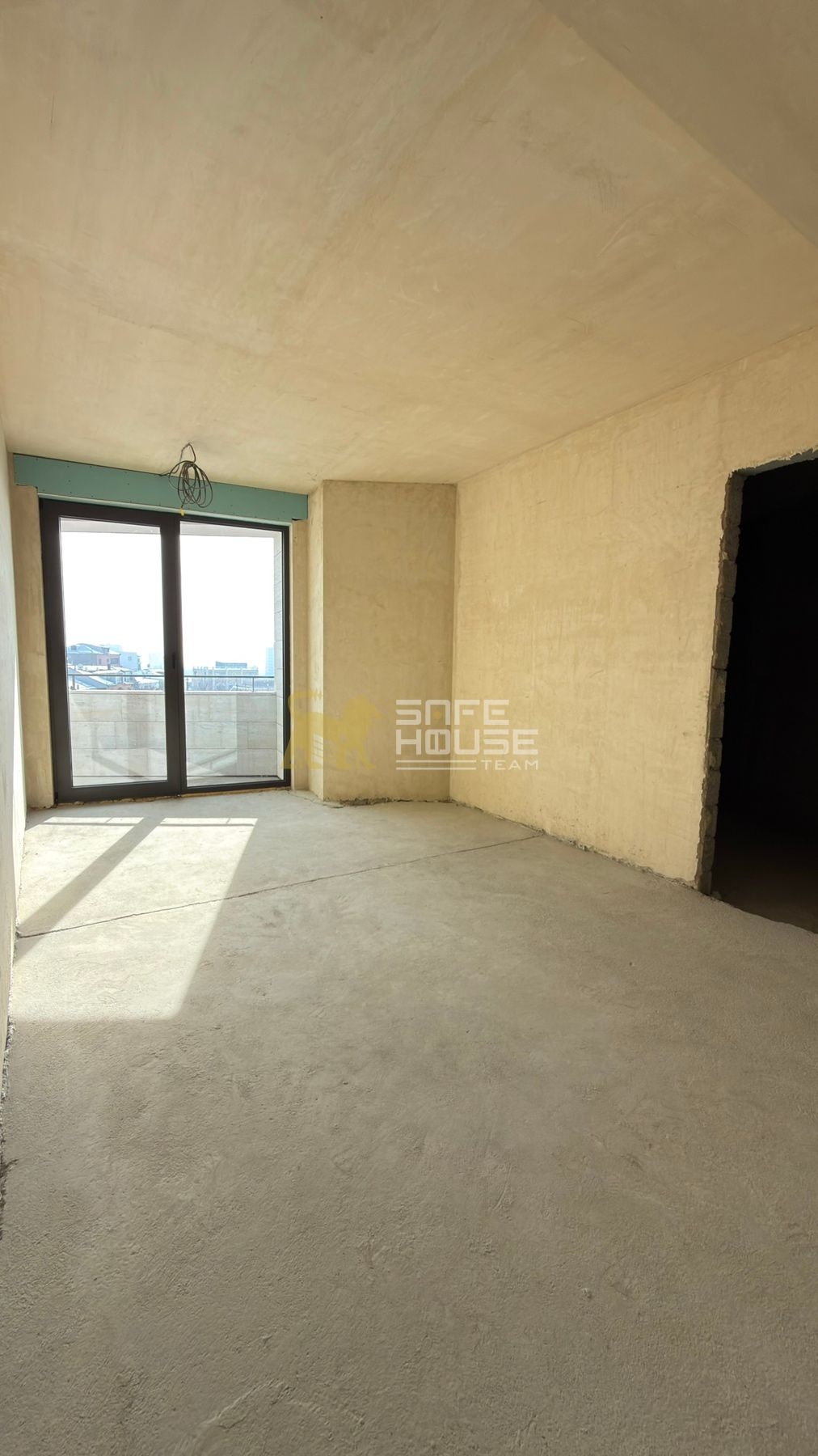 Վաճառքի 4 սենյականոց բնակարան