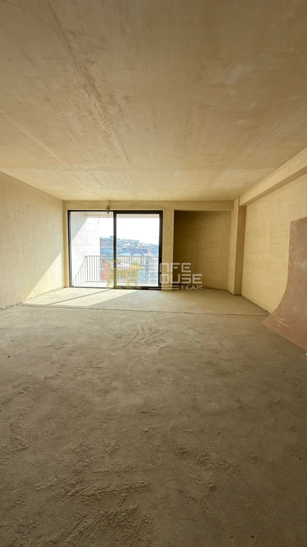 Վաճառքի 4 սենյականոց բնակարան