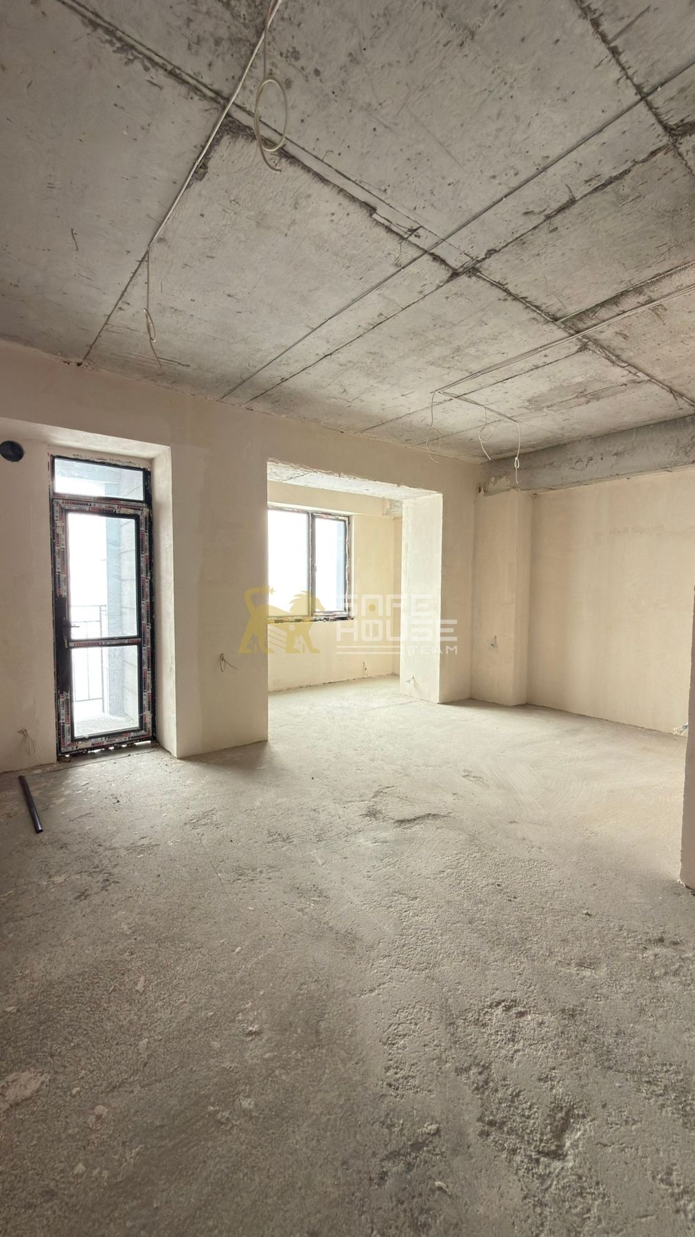 Վաճառքի 4 սենյականոց բնակարան