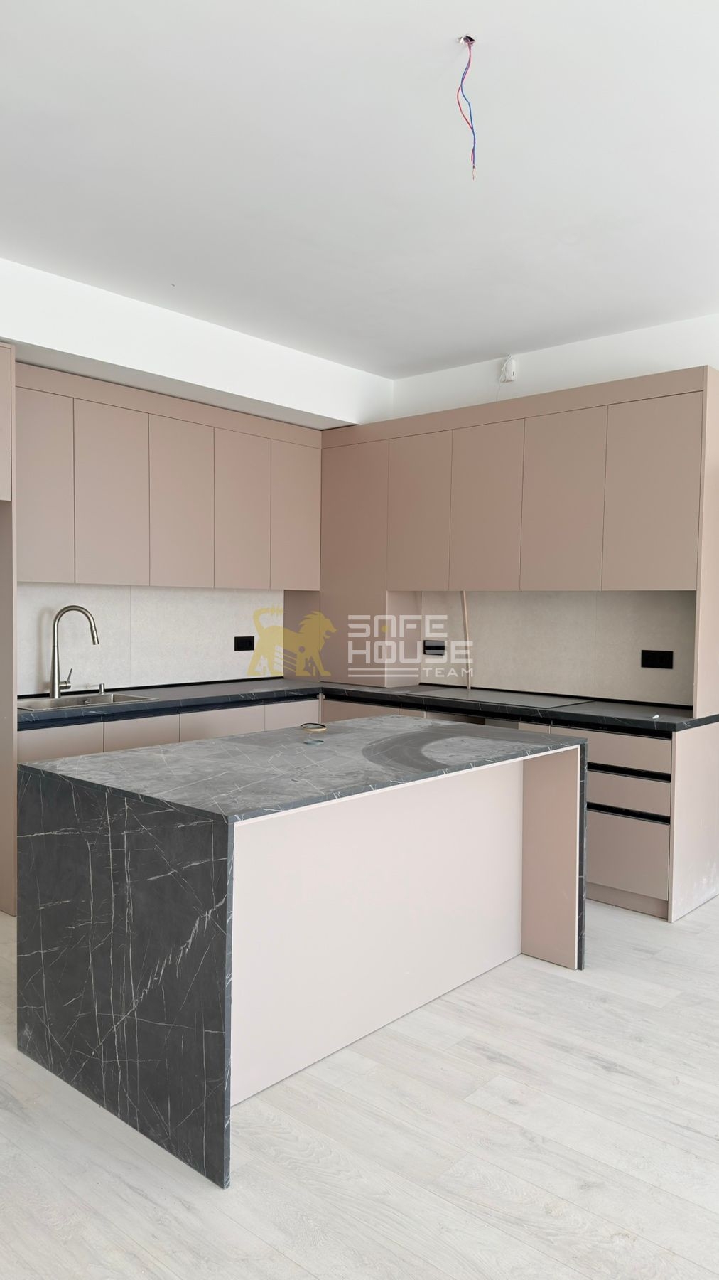 Վաճառքի 3 սենյականոց բնակարան 