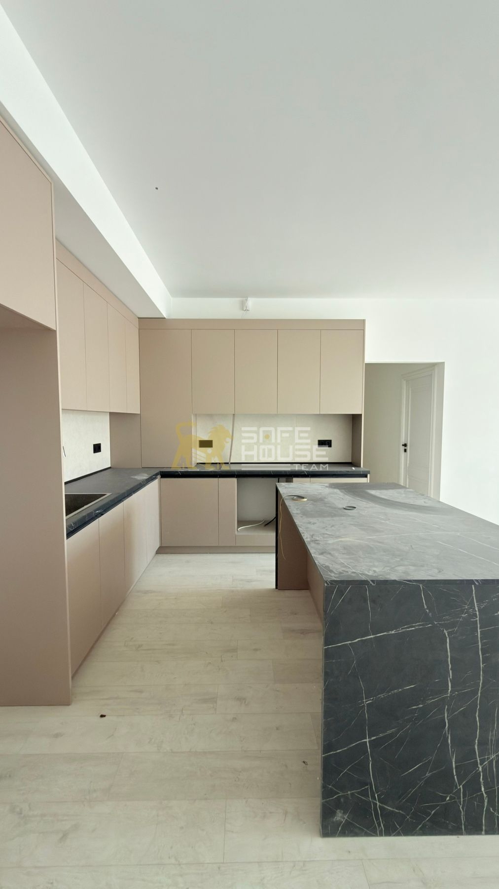 Վաճառքի 3 սենյականոց բնակարան 