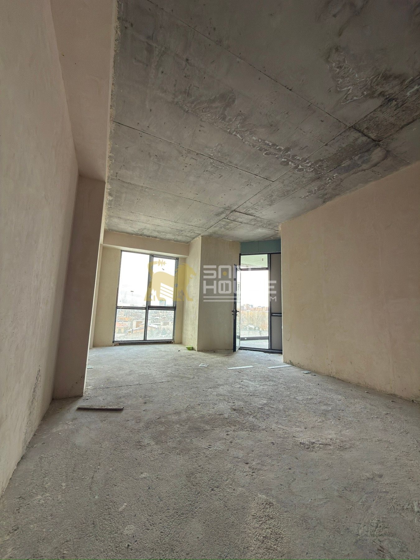 Վաճառքի 4 սենյականոց բնակարան 