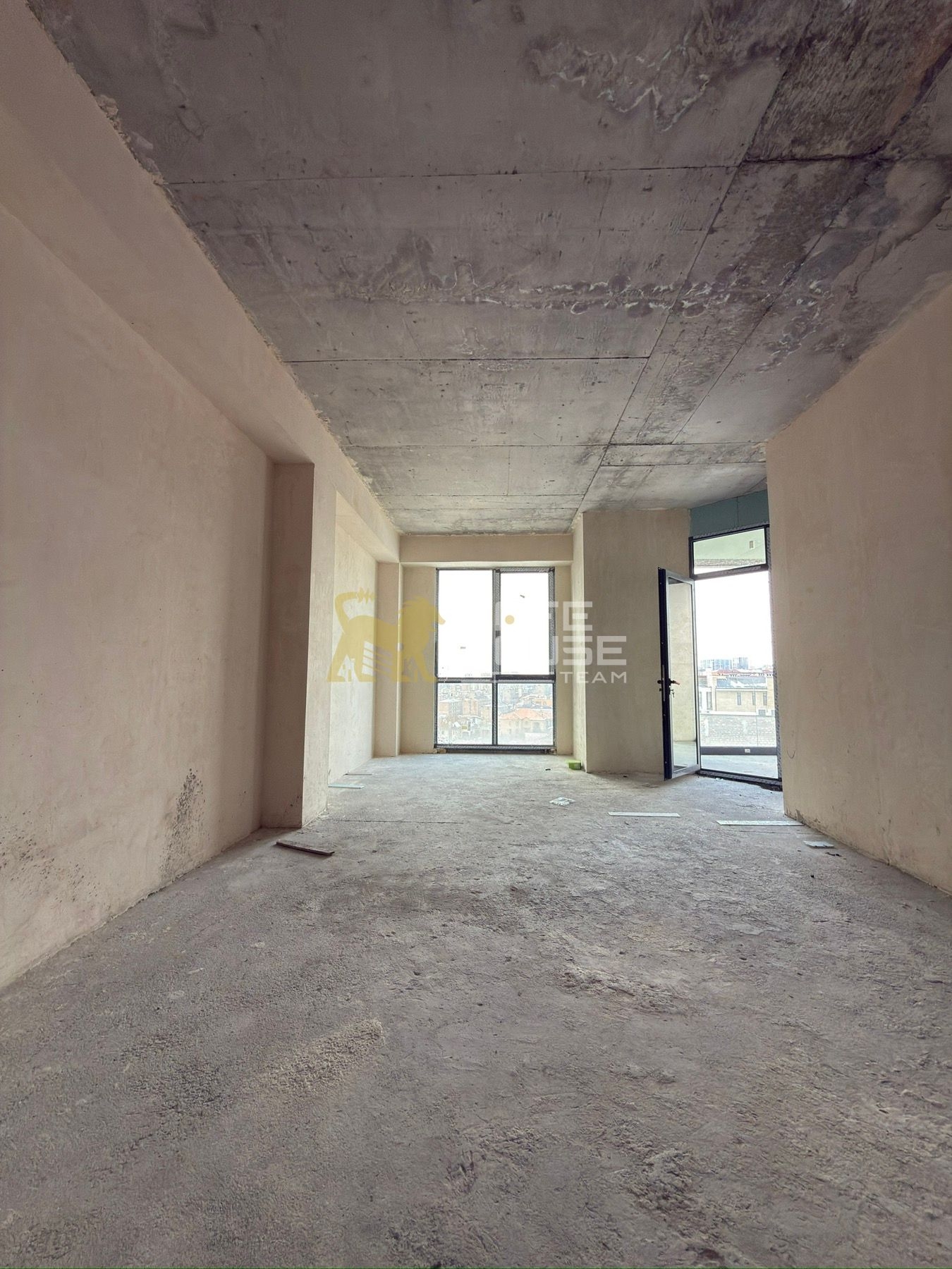 Վաճառքի 4 սենյականոց բնակարան 