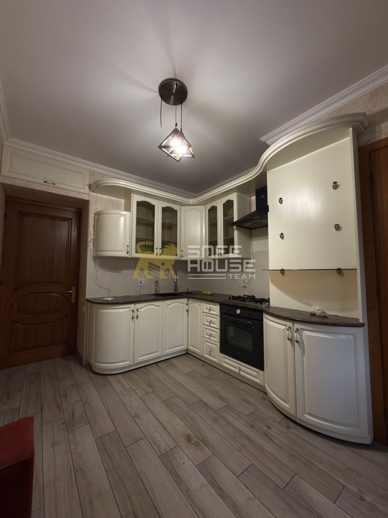 Վարձակալության 4 սենյականոց բնակարան 