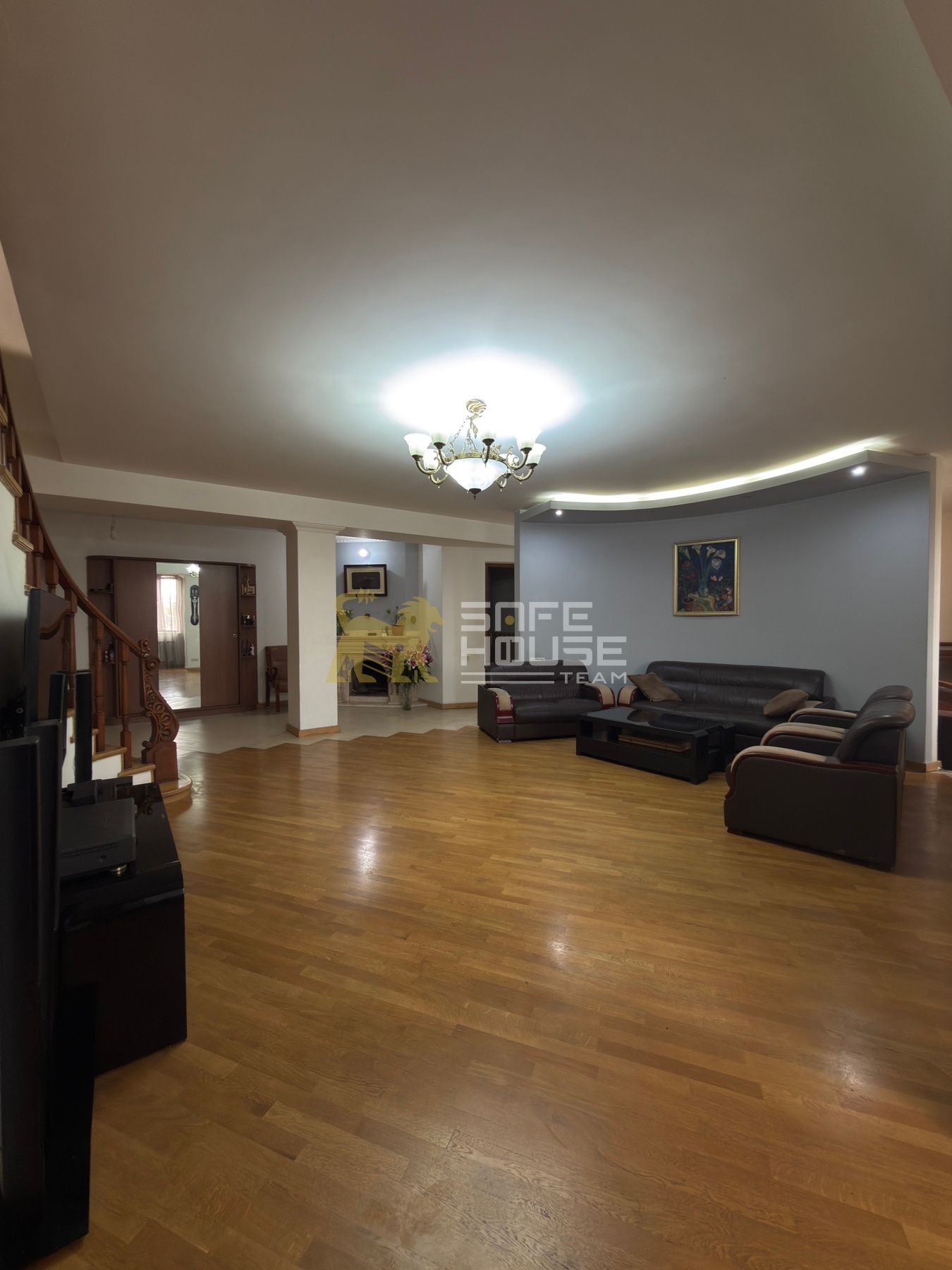 Վաճառքի 6 սենյականոց բնակարան