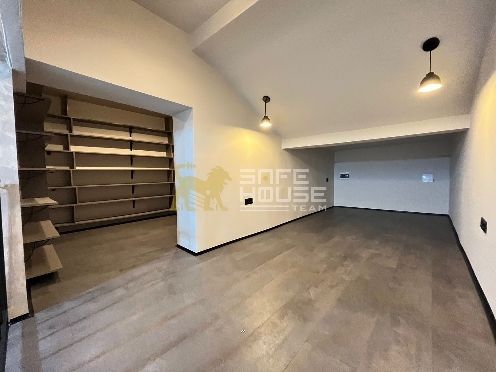 Փոքր կենտրոնում՝ կոմերցիոն տարածք, 60 քմ, 1/5 հարկ
