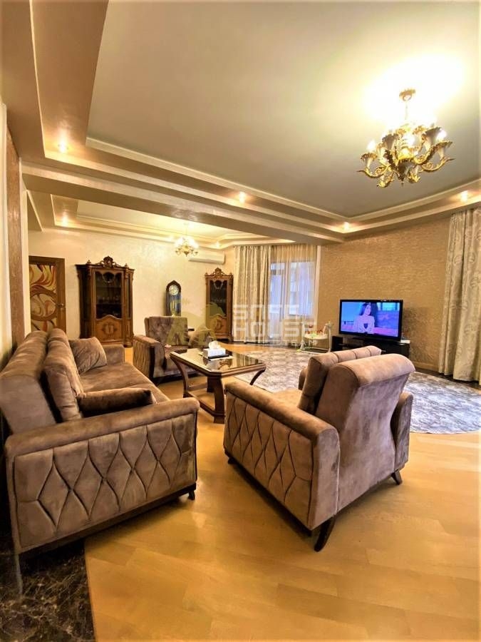 Վաճառքի 4 սենյականոց բնակարան