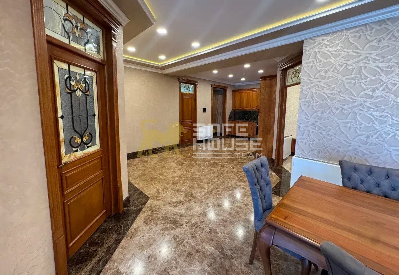 Վաճառքի 3 սենյականոց բնակարան 