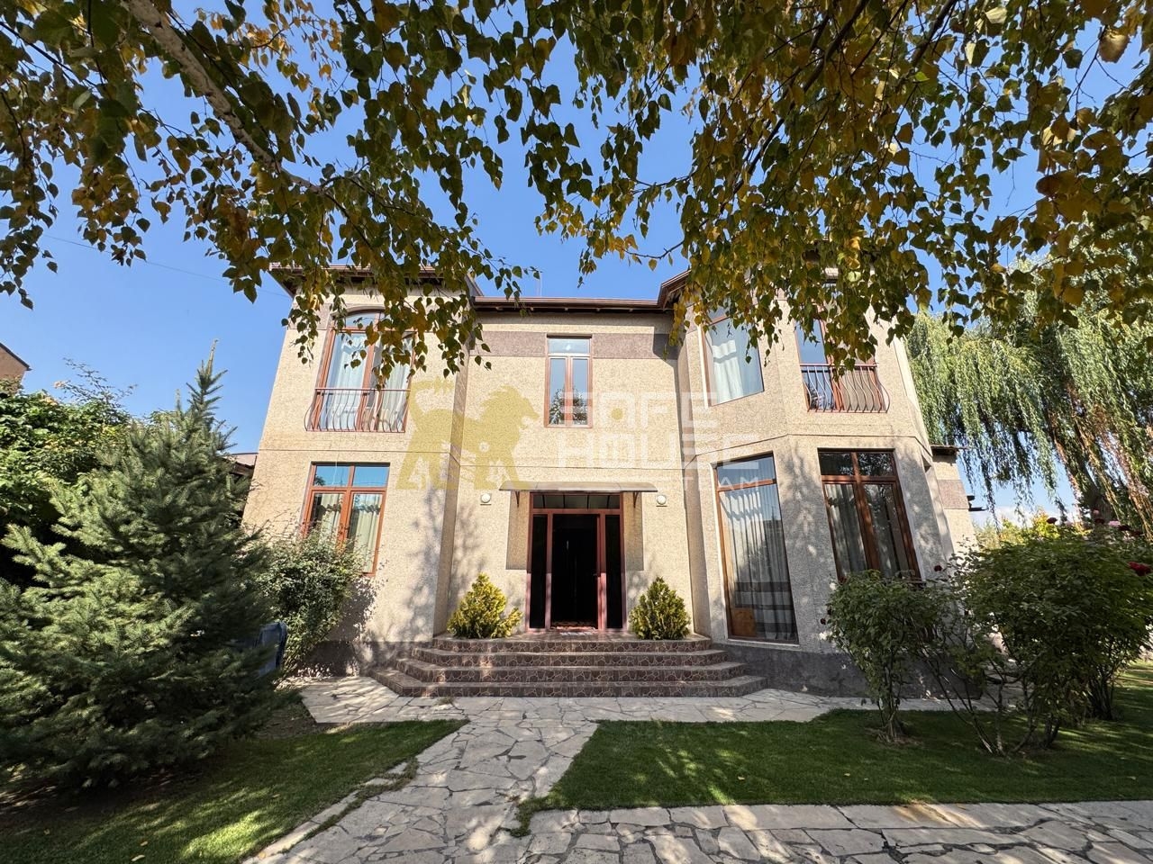Վաճառքի ընդարձակ առանձնատուն