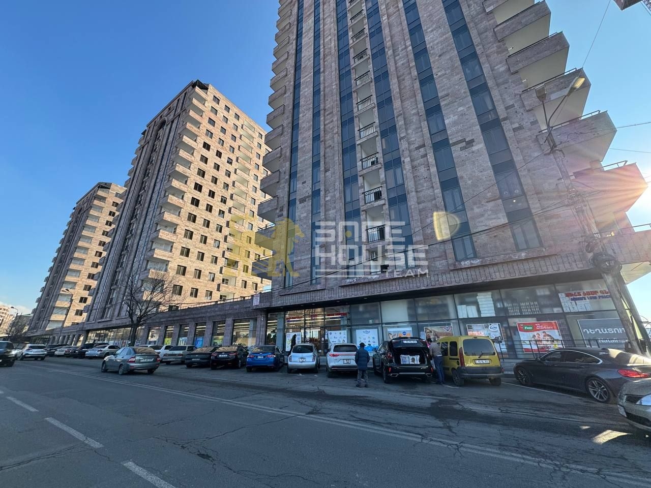 Վաճառքի 4 սենյականոց բնակարան Ճառագայթ բնակելի թաղամասում 