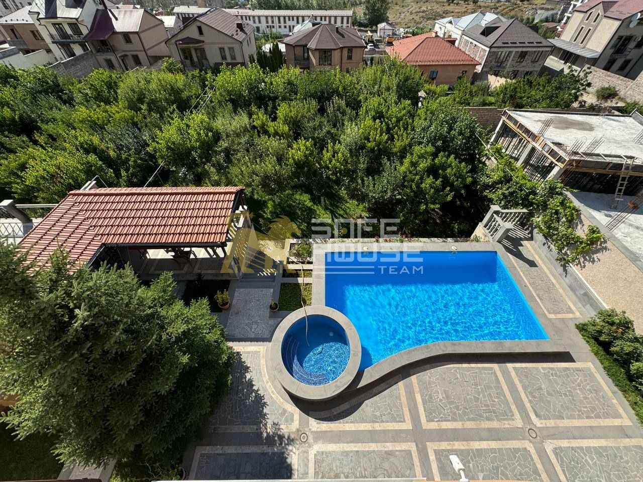 Վաճառքի շքեղ առանձնատուն 