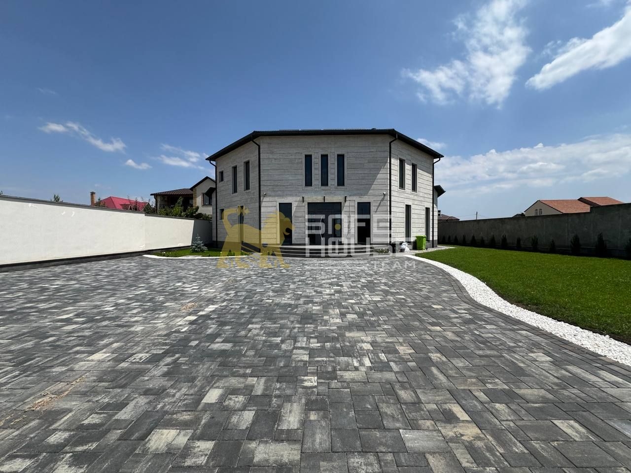 Վաճառքի շքեղ առանձնատուն 