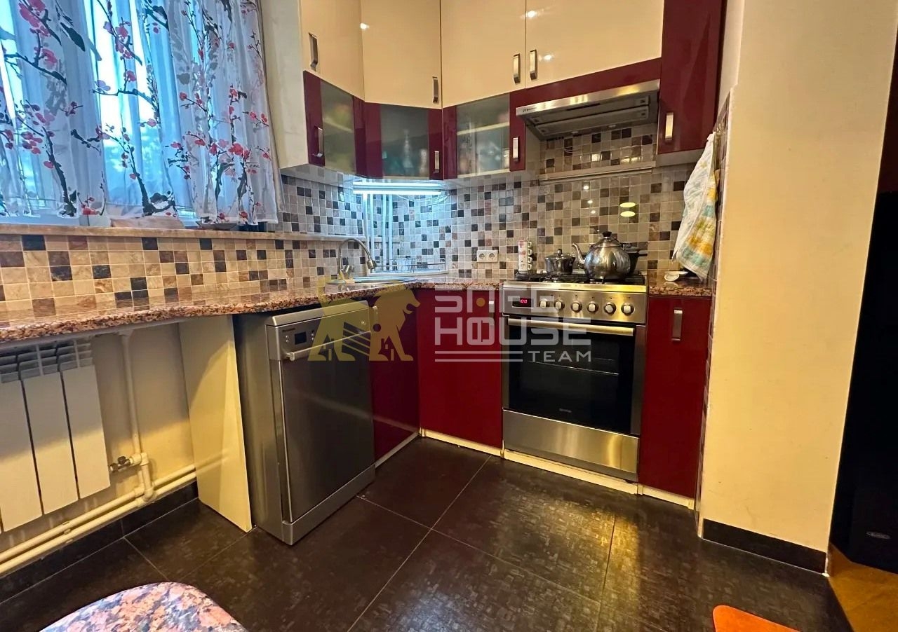 Վաճառքի 4 սենյականոց բնակարան