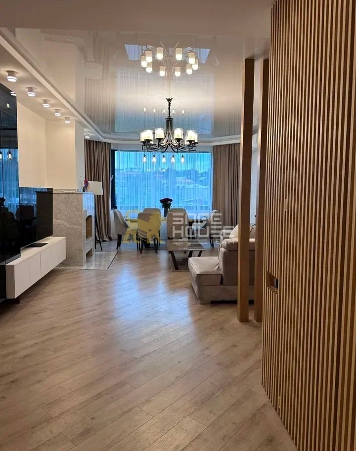 Վաճառքի 5 սենյականոց բնակարան