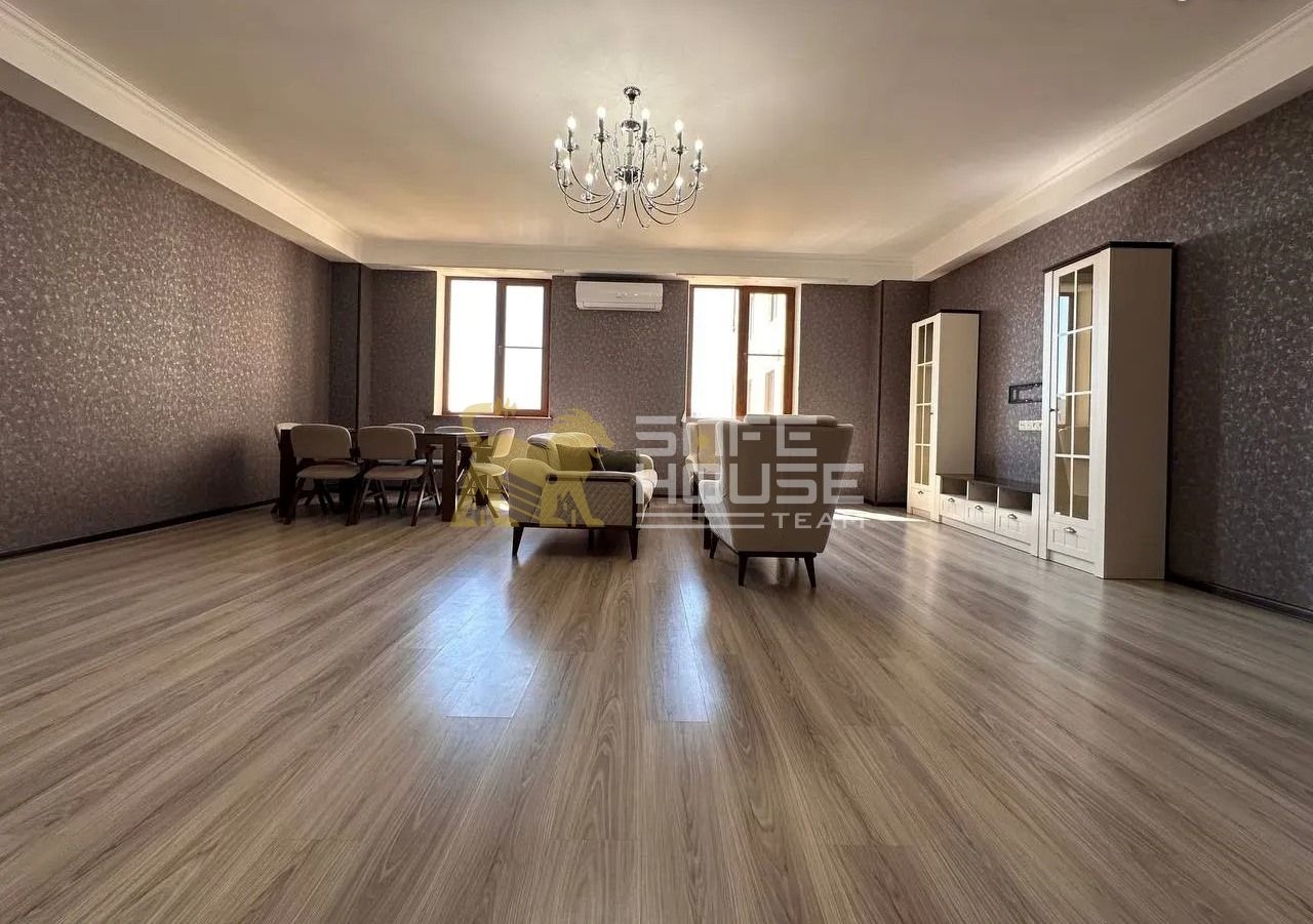 Վաճառքի 3 սենյականոց բնակարան 