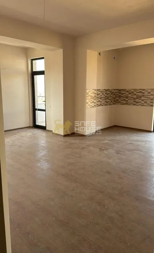 Վաճառքի 4 սենյականոց բնակարան