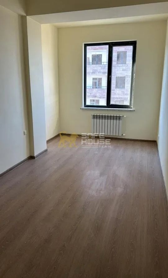 Վաճառքի 4 սենյականոց բնակարան