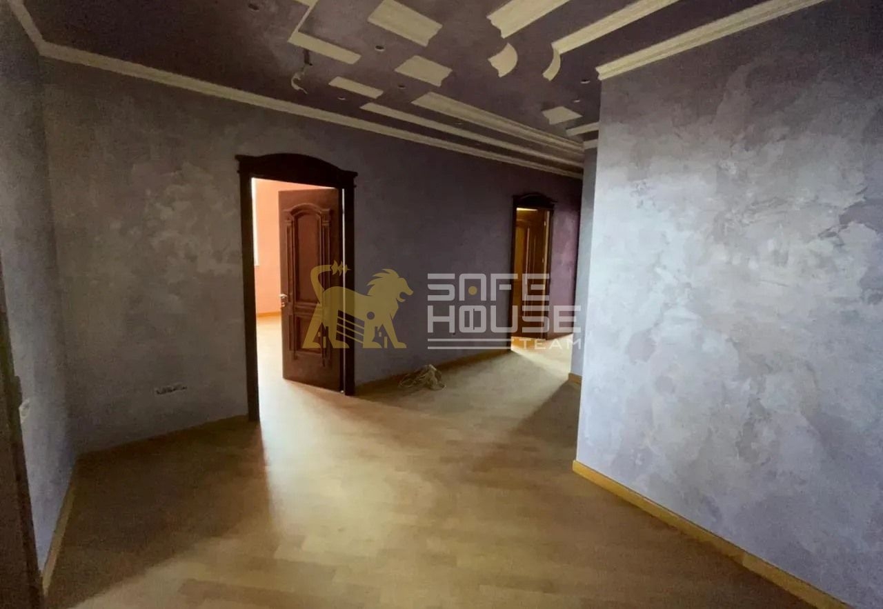 Վաճառքի 4 սենյականոց բնակարան