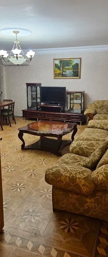 Վաճառքի 4 սենյականոց բնակարան