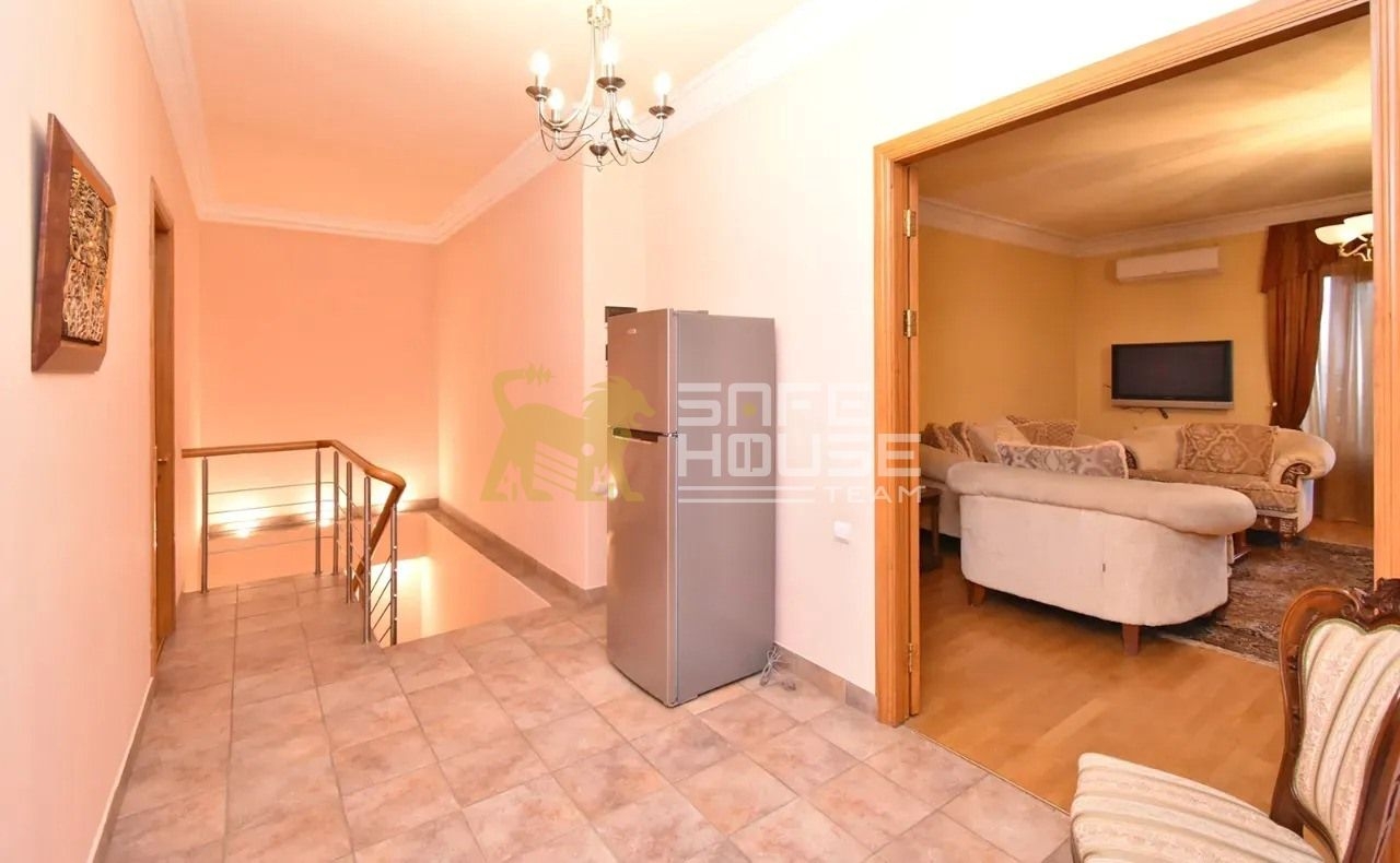 Վաճառքի 3 սենյականոց բնակարան 