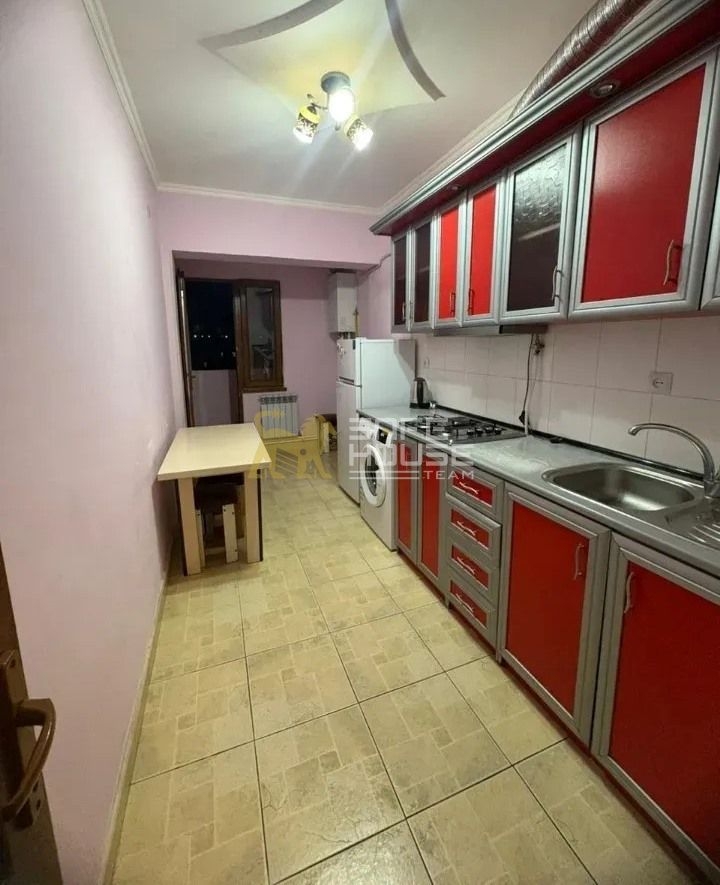 3 Սենյականոց Բնակարան,   Կապիտալ Վերանորոգված, Կահավորված։