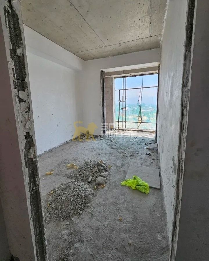Վաճառքի 4 սենյականոց բնակարան