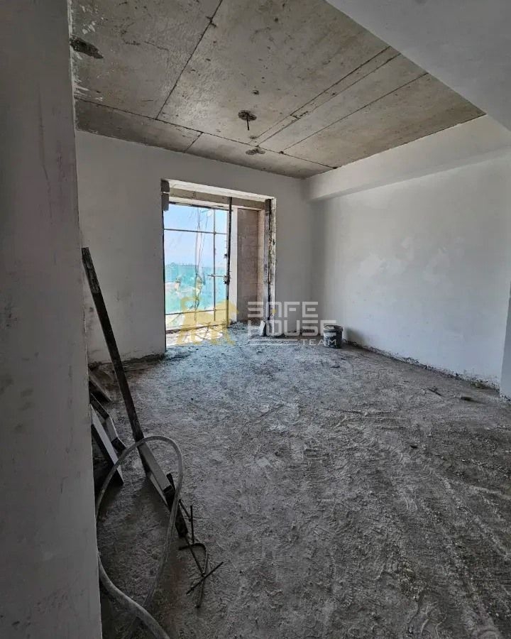 Վաճառքի 4 սենյականոց բնակարան