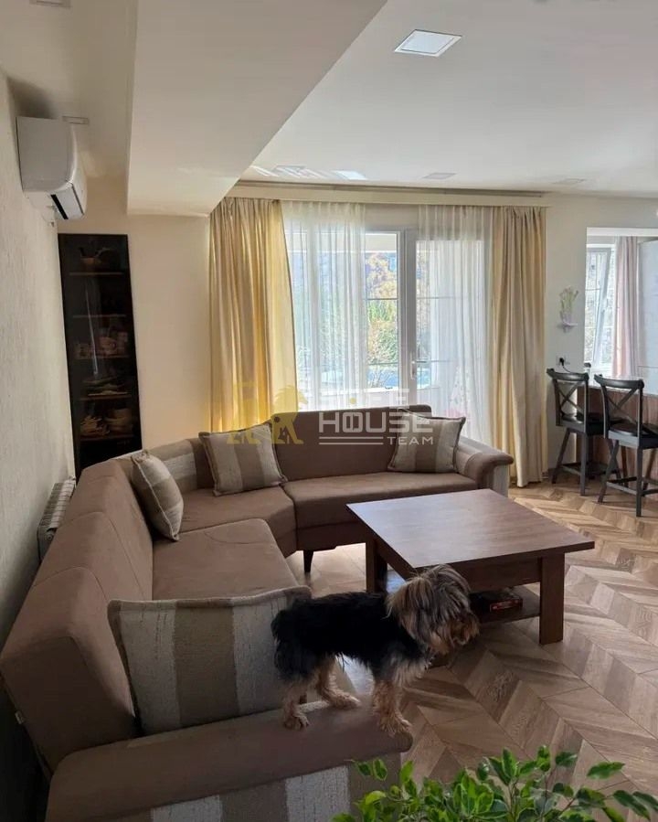 Վաճառքի 4 սենյականոց բնակարան 