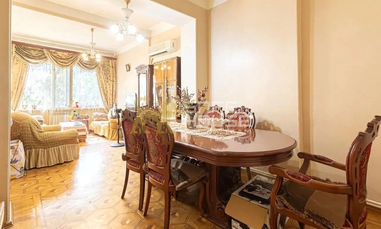 Վաճառքի 3 սենյականոց բնակարան 