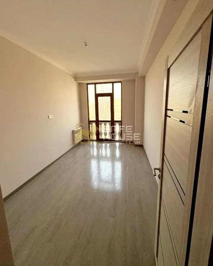 Վաճառքի 3 սենյականոց բնակարան 