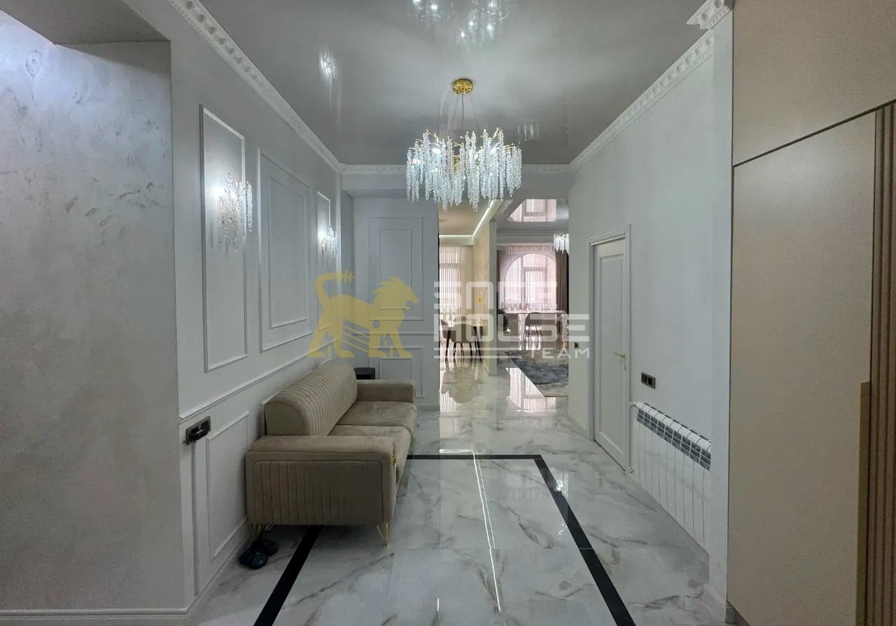 Վաճառքի 4 սենյականոց բնակարան