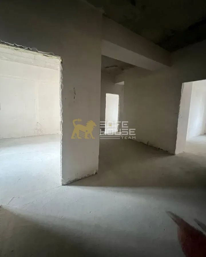 Վաճառքի 4 սենյականոց բնակարան