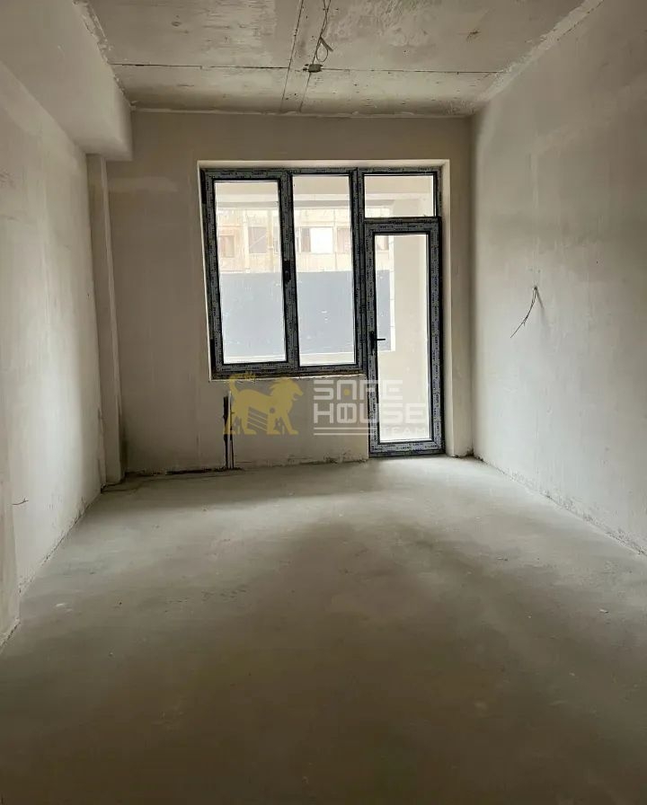 Վաճառքի 4 սենյականոց բնակարան