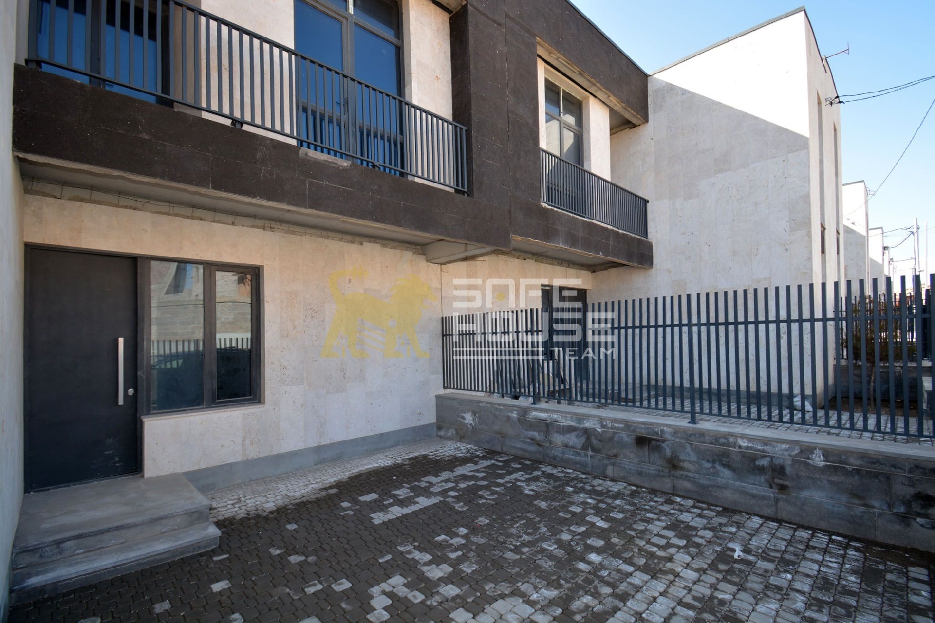 Վաճառքի 4 սենյականոց Townhouse