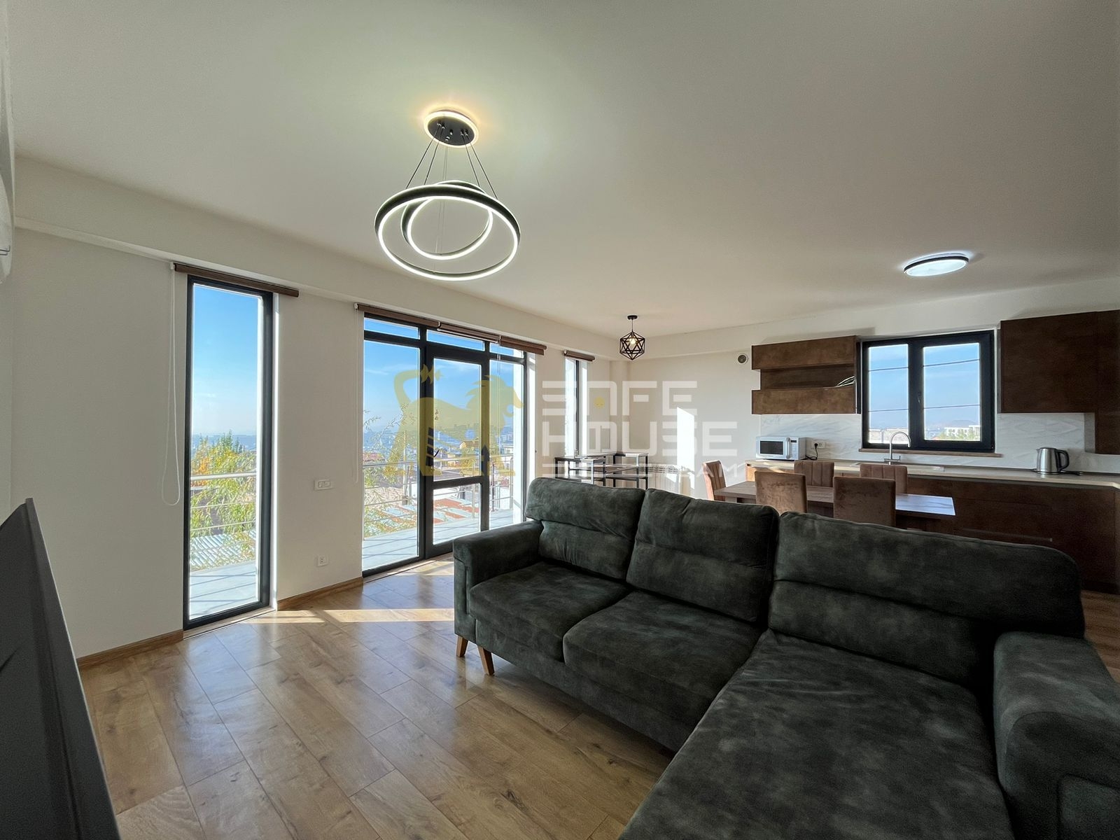 Վաճառքի 3 սենյականոց բնակարան 