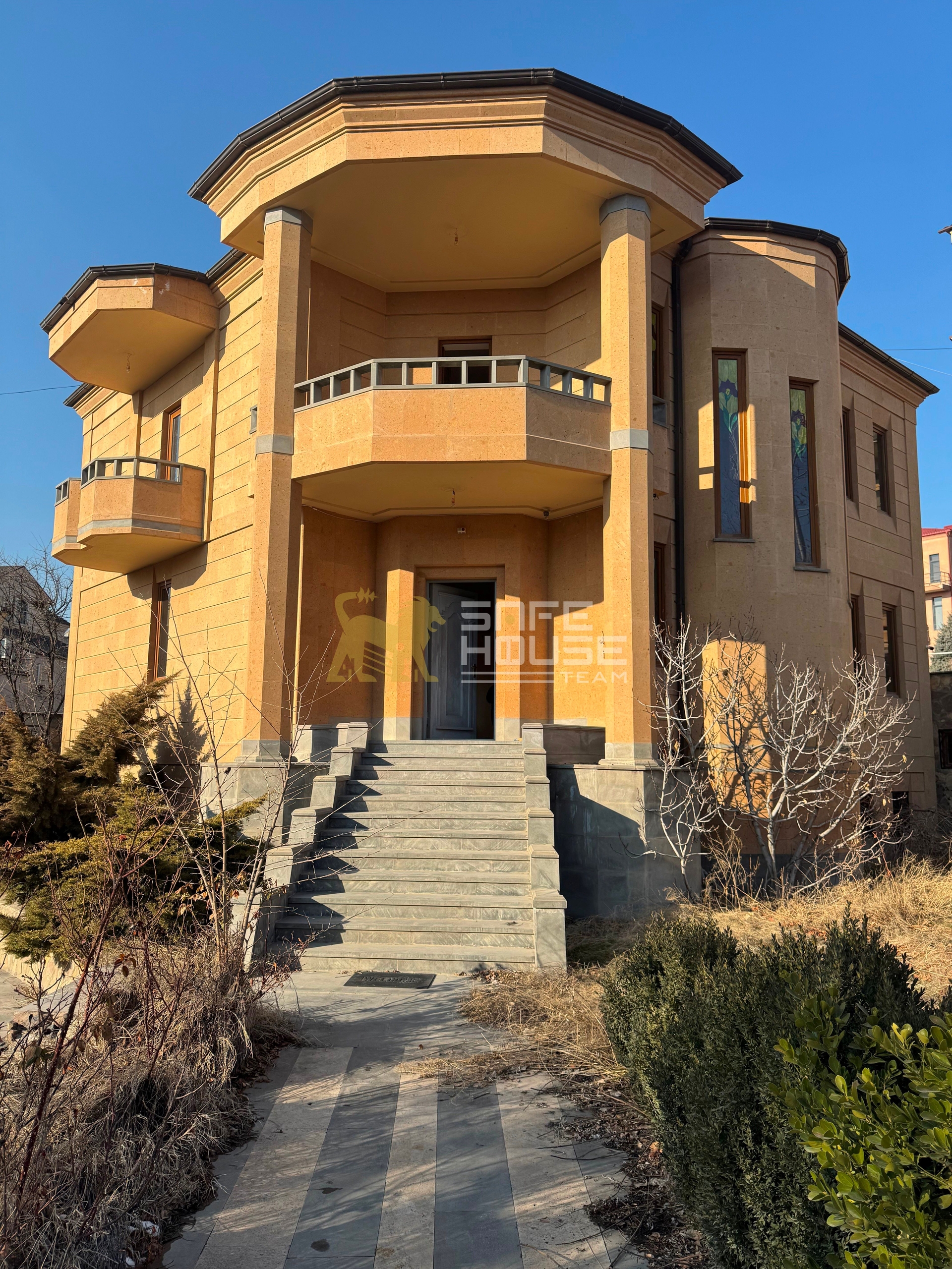 Վաճառքի ընդարձակ առանձնատուն