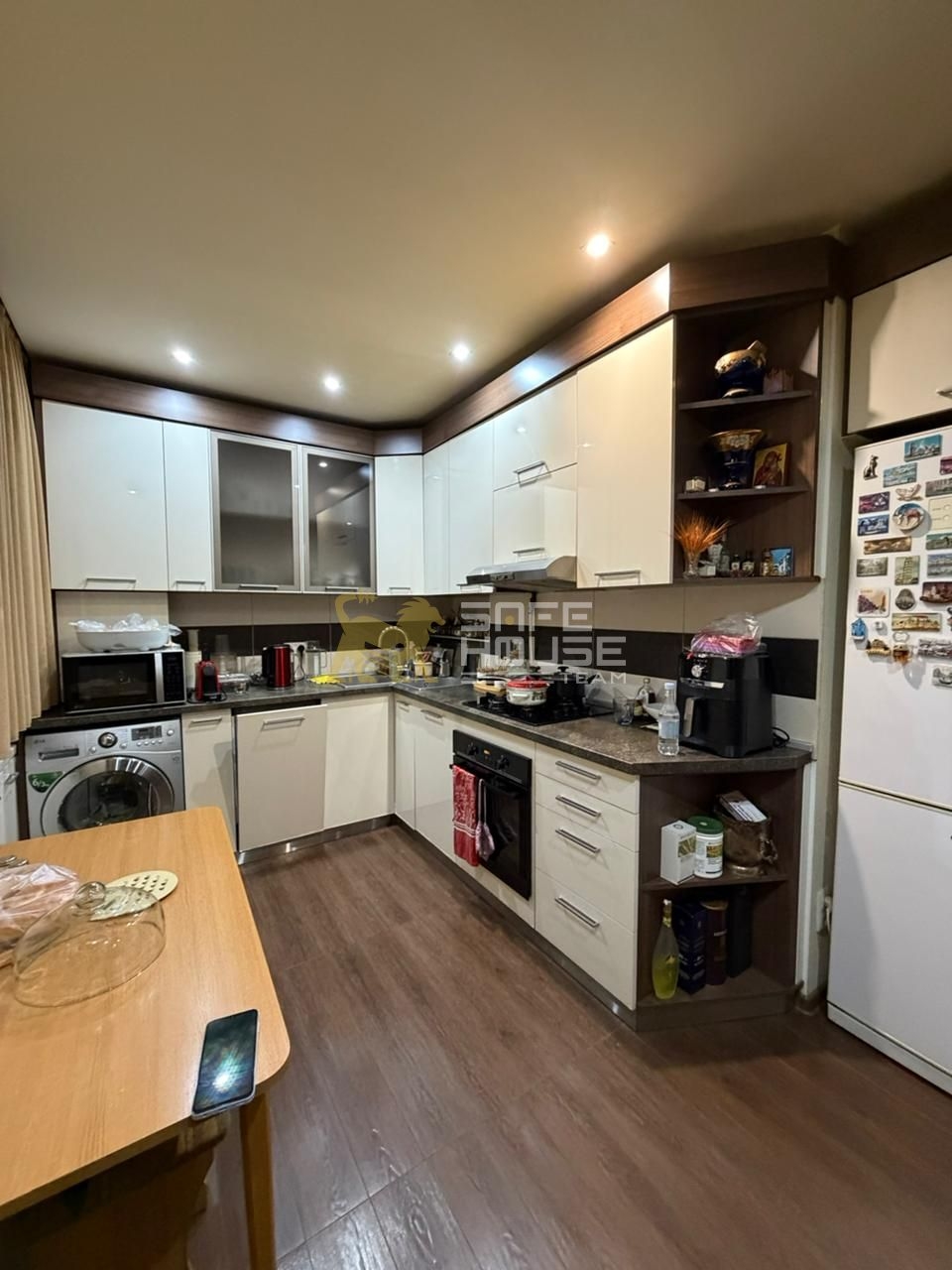 Վաճառքի 3 սենյականոց բնակարան 