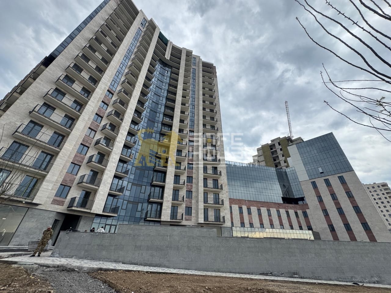 Վաճառքի 3 սենյականոց բնակարան 