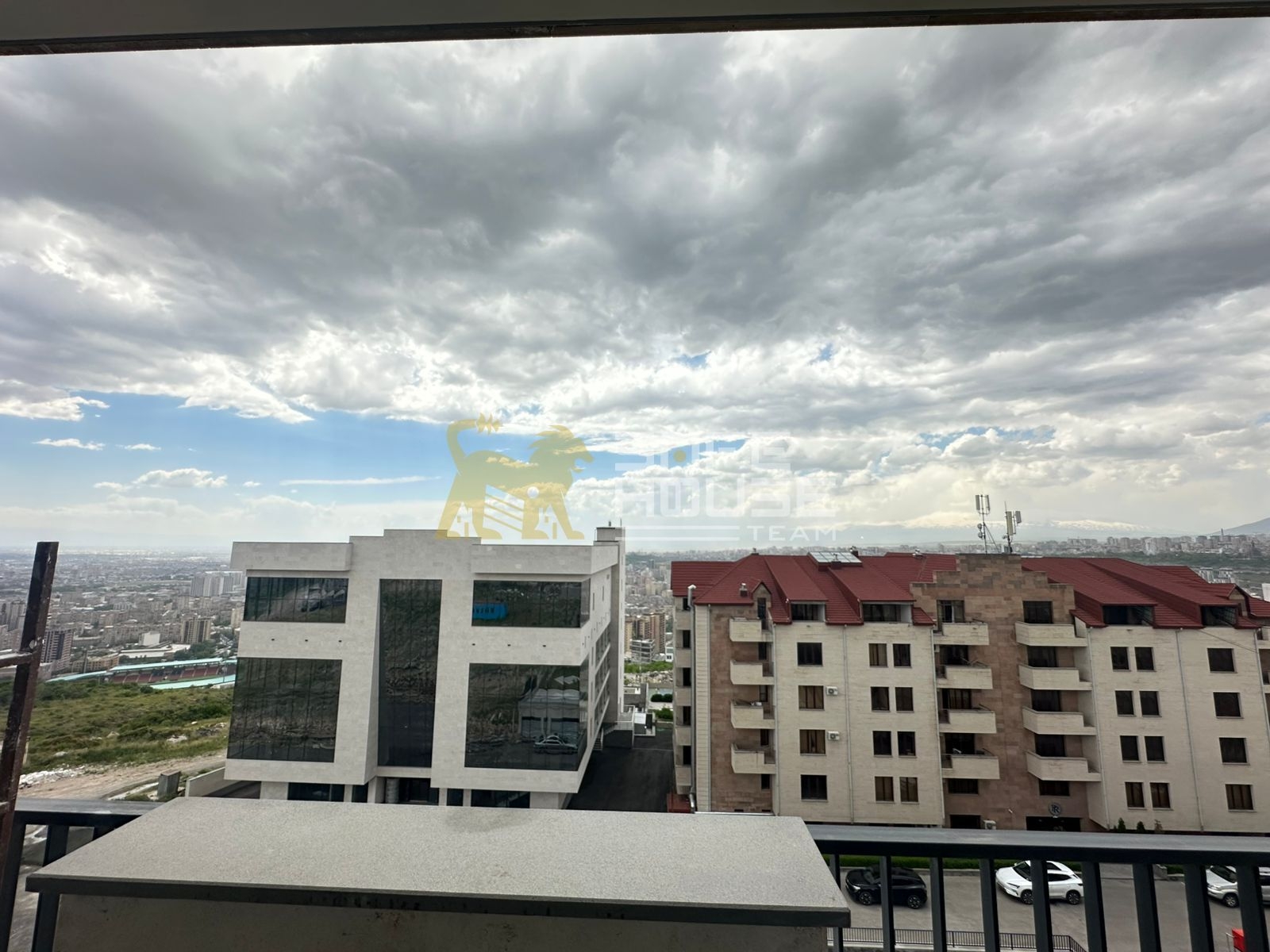 Վաճառքի 4 սենյականոց բնակարան