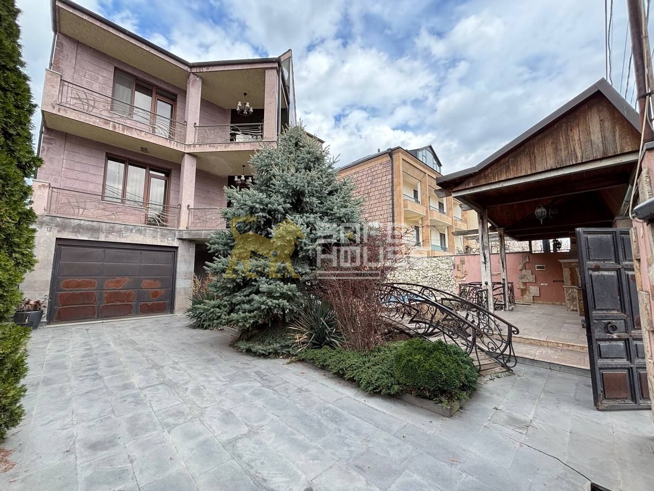Վաճառքի շքեղ առանաձնատուն