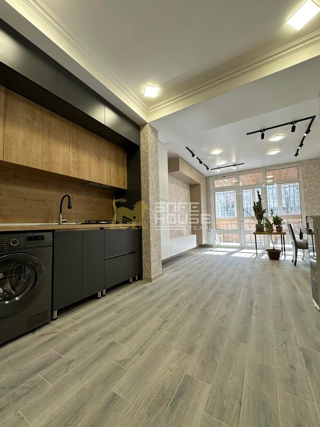3 Rooms in apartment , 85m² , 1/5 floor , major renovation